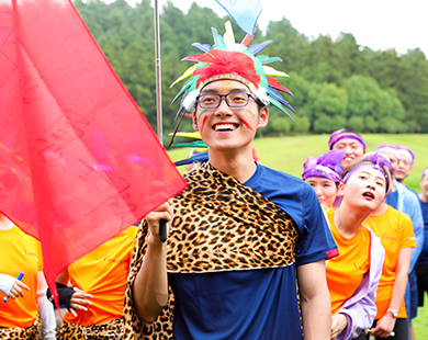 安吉百草原疯狂原始人定向团建